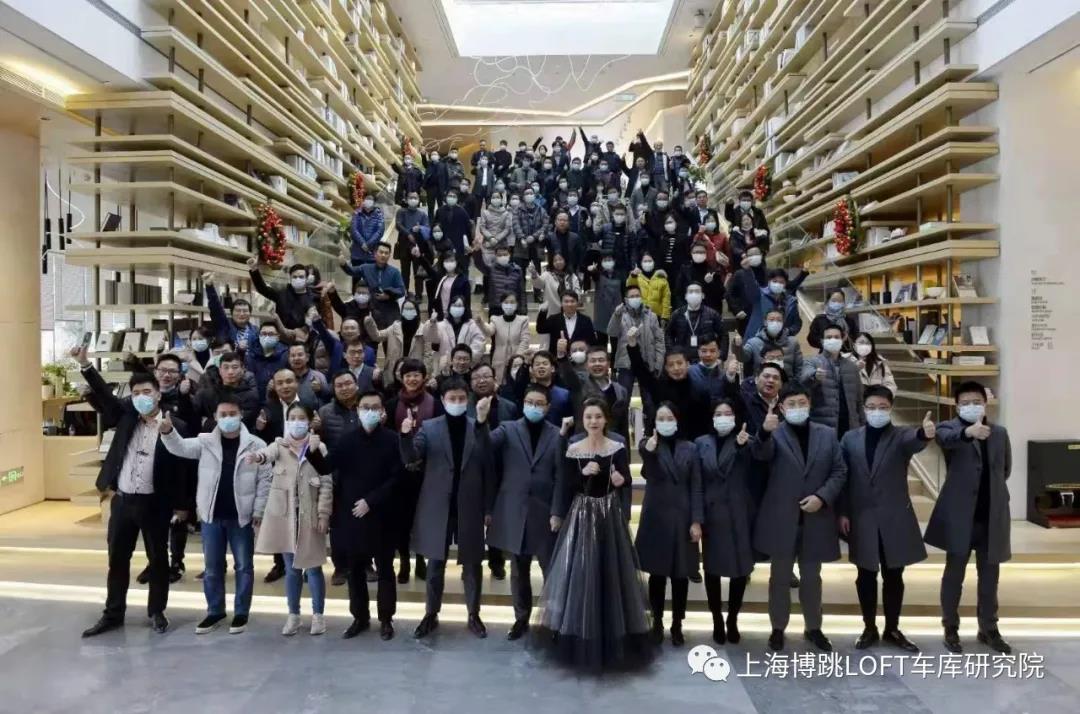 红桥全国一百多人在华侨城汉口道6号参观研讨LOFT专利车库技术！